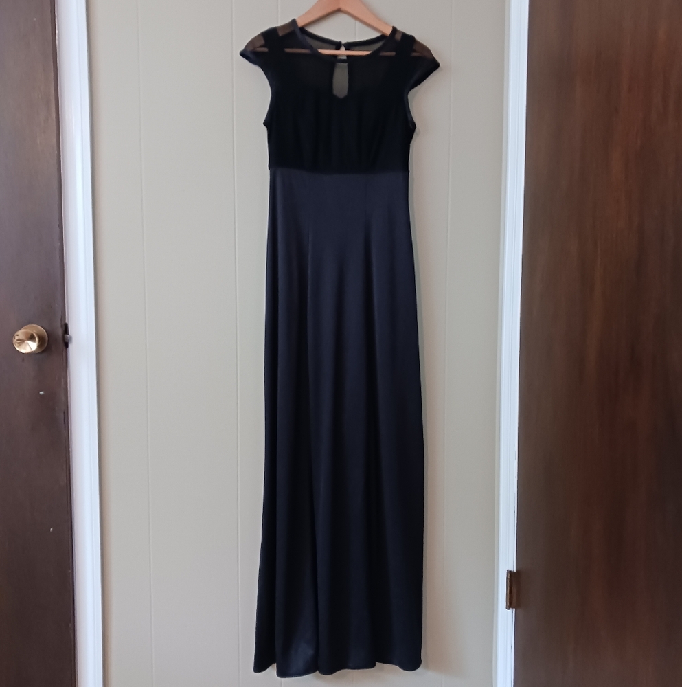 Performance Apparel Formal Black Dress Sz 4